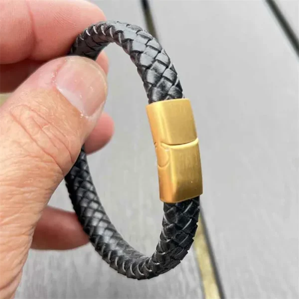 Mini Major armbånd fiberlæder med guldlås.